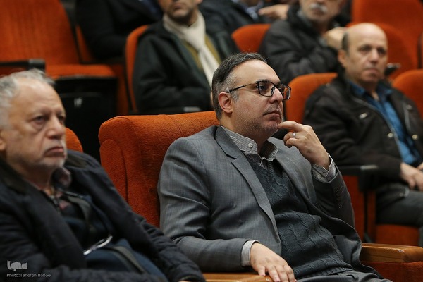 مراسم گرامیداشت هفته‌نامه بازار کار همراه با برنامه نکوداشت سیدکاظم حسینی