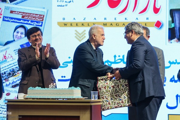 مراسم گرامیداشت هفته‌نامه بازار کار همراه با برنامه نکوداشت سیدکاظم حسینی