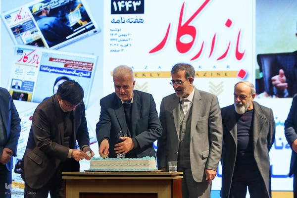مراسم گرامیداشت هفته‌نامه بازار کار همراه با برنامه نکوداشت سیدکاظم حسینی