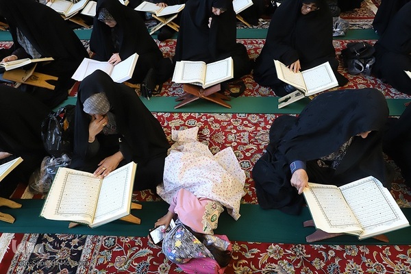 جزء‌خوانی قرآن در مسجد گوهرشاد حرم رضوی