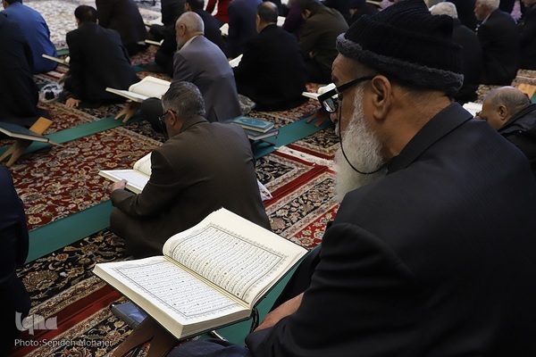 جزء‌خوانی قرآن در مسجد گوهرشاد حرم رضوی