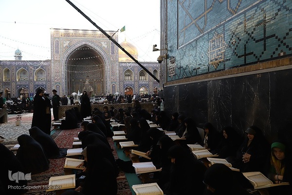 جزء‌خوانی قرآن در مسجد گوهرشاد حرم رضوی