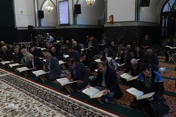 جزء‌خوانی قرآن در مسجد گوهرشاد حرم رضوی