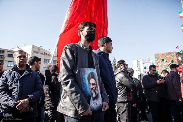 تجمع خودجوش مردم عزادار تهران در میدان انقلاب