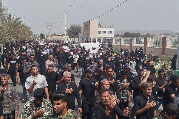 تشییع شهدای دانش‌آموز در میناب