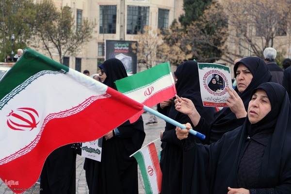 تشییع پیکر مطهر ۱۲ شهید جنگ رمضان در شیراز