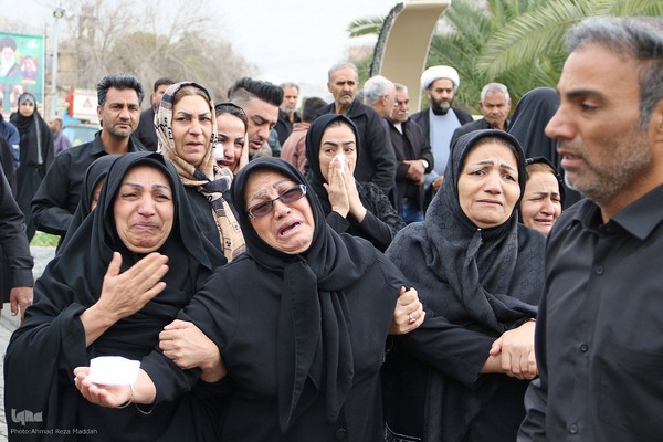 تشییع پیکر مطهر ۱۲ شهید جنگ رمضان در شیراز