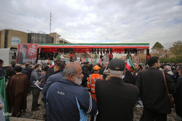 تشییع پیکر مطهر ۱۲ شهید جنگ رمضان در شیراز