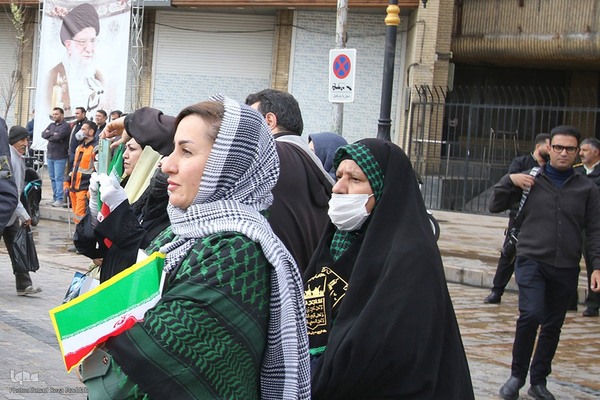 تشییع پیکر مطهر ۱۲ شهید جنگ رمضان در شیراز