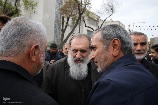 تشییع پیکر مطهر ۱۲ شهید جنگ رمضان در شیراز