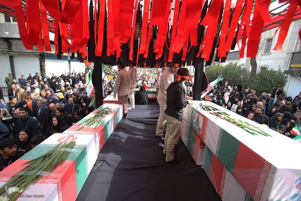 تشییع پیکر مطهر ۱۲ شهید جنگ رمضان در شیراز