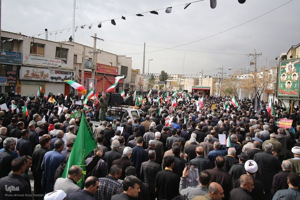 تشییع پیکر مطهر ۱۲ شهید جنگ رمضان در شیراز