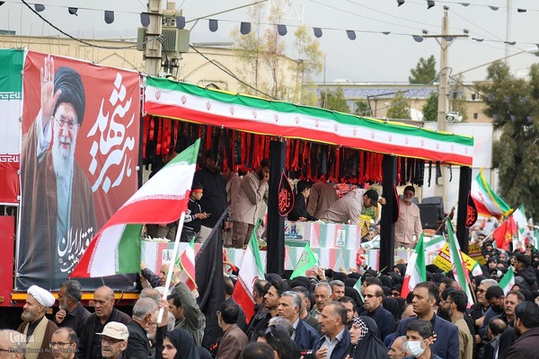 تشییع پیکر مطهر ۱۲ شهید جنگ رمضان در شیراز