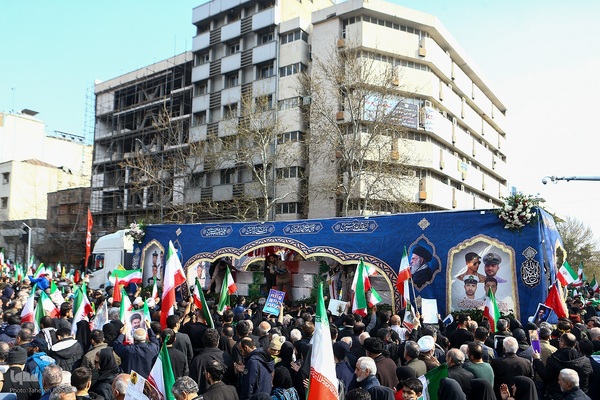 مراسم تشییع پیکر شهدا از میدان انقلاب
