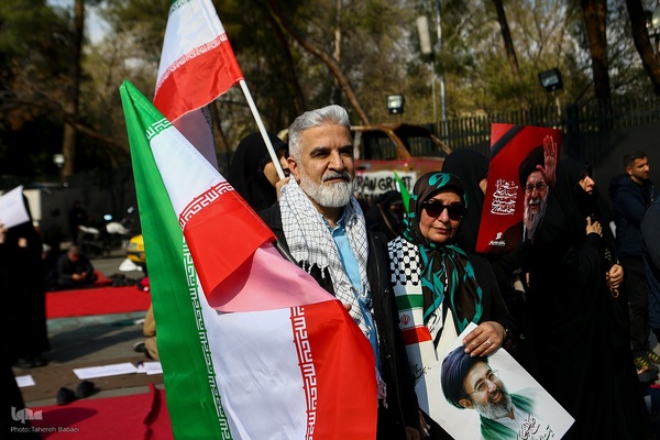 مراسم تشییع پیکر شهدا از میدان انقلاب