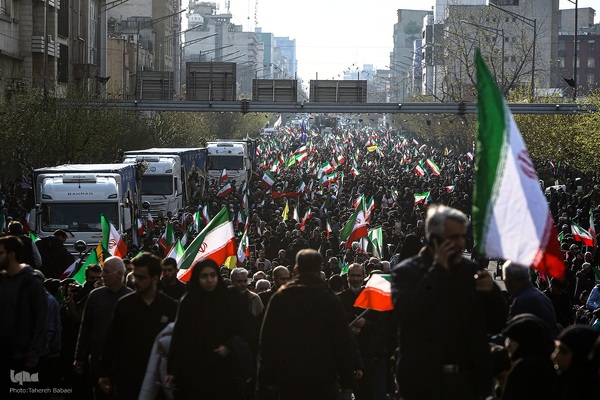 مراسم تشییع پیکر شهدا از میدان انقلاب