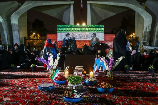 تحویل سال نو در میدان انقلاب تهران