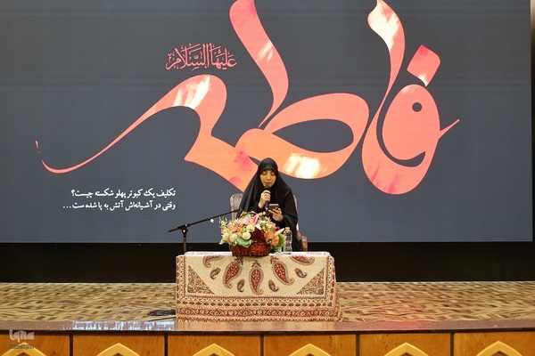 کرسی تلاوت قرآن ویژه بانوان در آستان حضرت عبدالعظیم(ع)