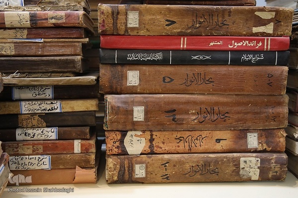 گذری در کتابخانه آیت‌الله العظمی گلپایگانى