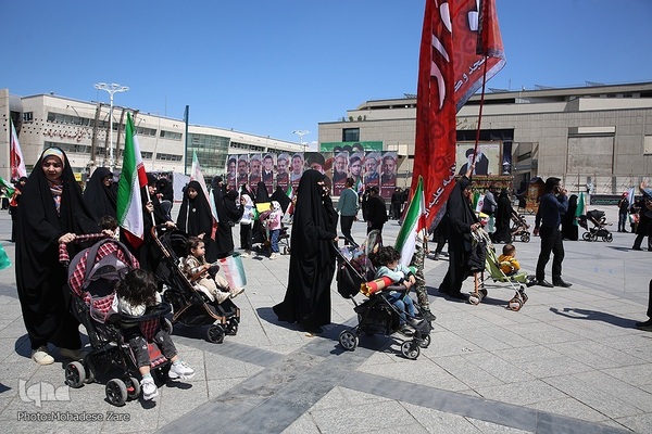 رژه کالسکه‌‌سواران مشهد در اربعین رهبر شهید