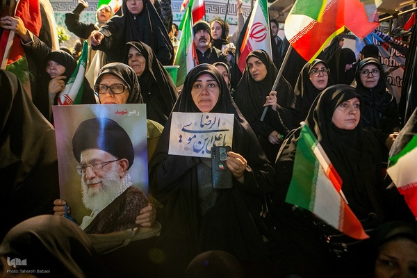 شام شهادت امام صادق(ع) و بیعت با رهبر در میدان انقلاب