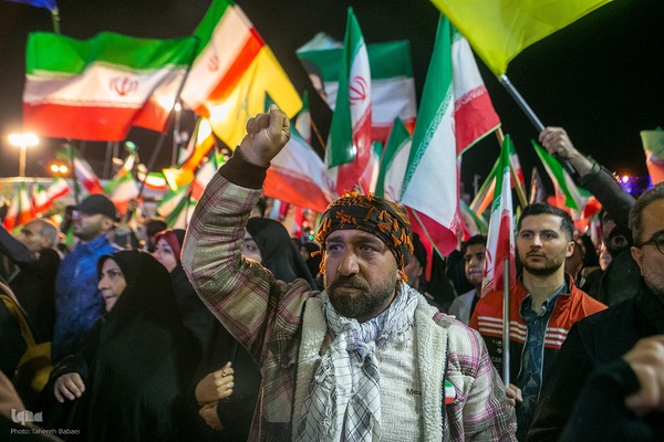شام شهادت امام صادق(ع) و بیعت با رهبر در میدان انقلاب
