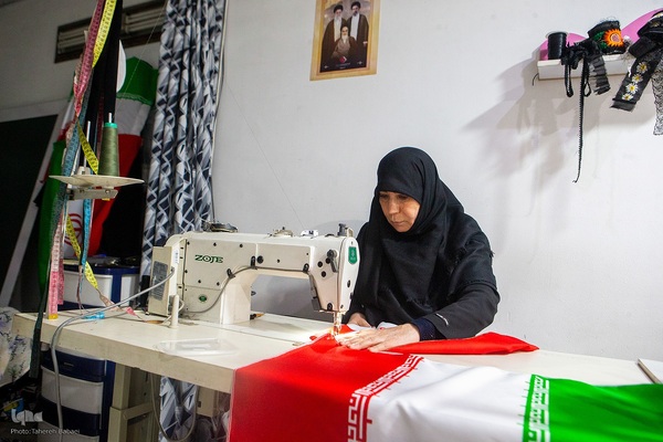 نقش پرچم‌دوزی بانوان جهادی؛ از جبهه‌های نبرد تا خط مقدم تولید