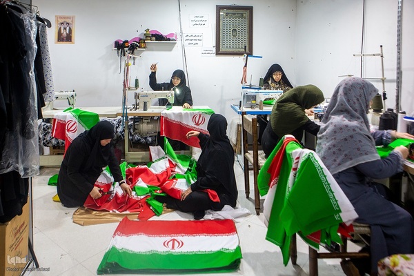 نقش پرچم‌دوزی بانوان جهادی؛ از جبهه‌های نبرد تا خط مقدم تولید