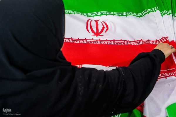 نقش پرچم‌دوزی بانوان جهادی؛ از جبهه‌های نبرد تا خط مقدم تولید