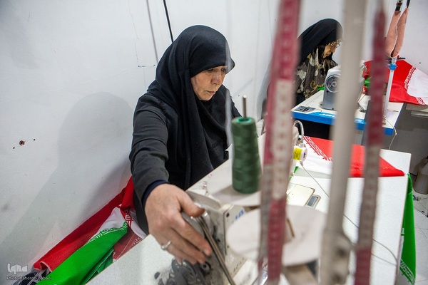 نقش پرچم‌دوزی بانوان جهادی؛ از جبهه‌های نبرد تا خط مقدم تولید