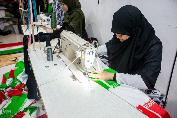 نقش پرچم‌دوزی بانوان جهادی؛ از جبهه‌های نبرد تا خط مقدم تولید