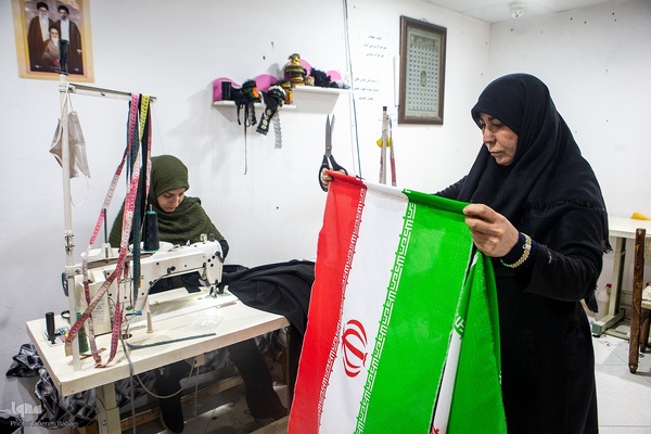 نقش پرچم‌دوزی بانوان جهادی؛ از جبهه‌های نبرد تا خط مقدم تولید