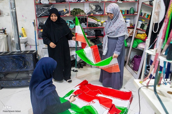 نقش پرچم‌دوزی بانوان جهادی؛ از جبهه‌های نبرد تا خط مقدم تولید