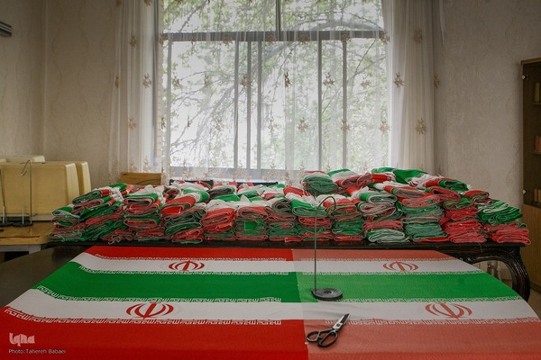 نقش پرچم‌دوزی بانوان جهادی؛ از جبهه‌های نبرد تا خط مقدم تولید