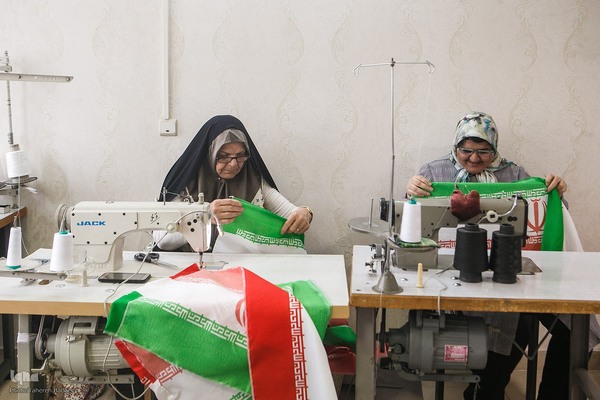 نقش پرچم‌دوزی بانوان جهادی؛ از جبهه‌های نبرد تا خط مقدم تولید