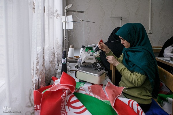 نقش پرچم‌دوزی بانوان جهادی؛ از جبهه‌های نبرد تا خط مقدم تولید