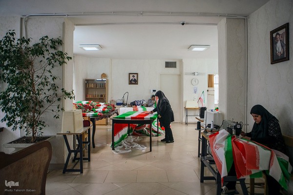 نقش پرچم‌دوزی بانوان جهادی؛ از جبهه‌های نبرد تا خط مقدم تولید