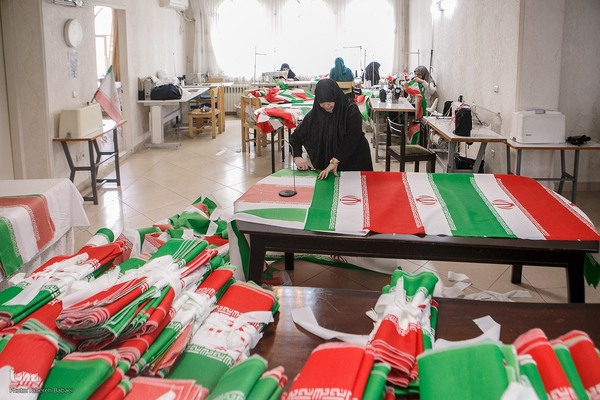 نقش پرچم‌دوزی بانوان جهادی؛ از جبهه‌های نبرد تا خط مقدم تولید