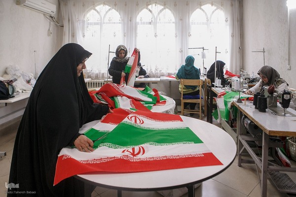 نقش پرچم‌دوزی بانوان جهادی؛ از جبهه‌های نبرد تا خط مقدم تولید