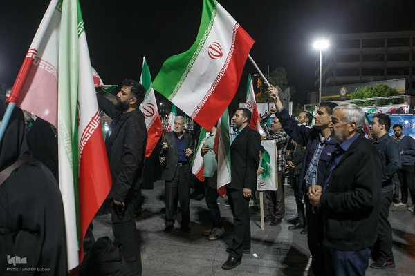 نقش پرچم‌دوزی بانوان جهادی؛ از جبهه‌های نبرد تا خط مقدم تولید