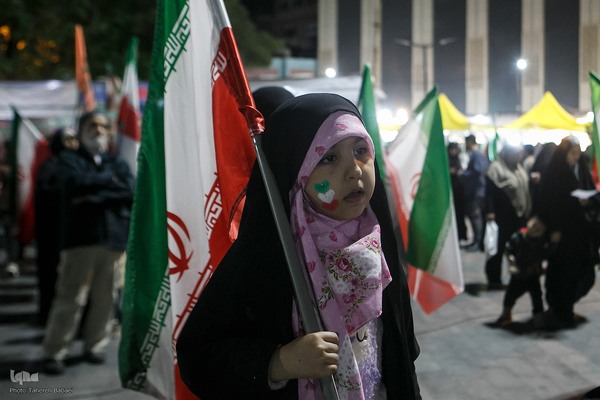 نقش پرچم‌دوزی بانوان جهادی؛ از جبهه‌های نبرد تا خط مقدم تولید