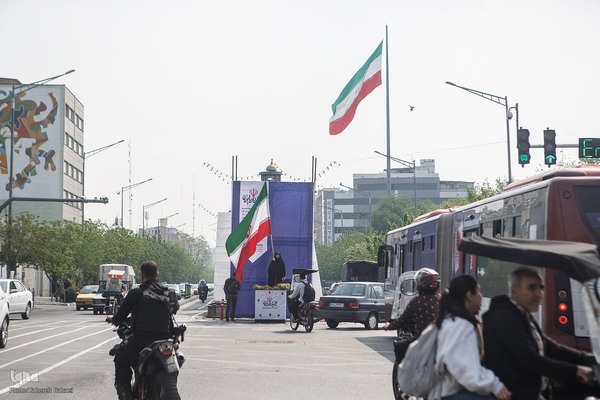 نقش پرچم‌دوزی بانوان جهادی؛ از جبهه‌های نبرد تا خط مقدم تولید