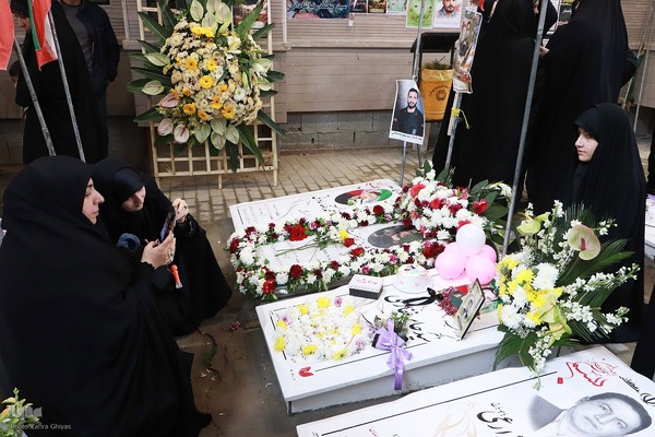 بزرگداشت روز دختر در گلزار شهدا وادی رحمت تبریز