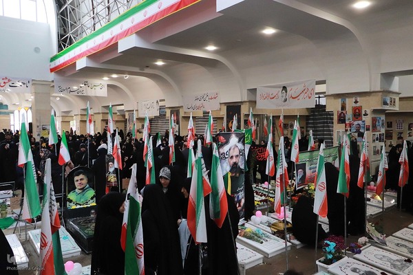 بزرگداشت روز دختر در گلزار شهدا وادی رحمت تبریز