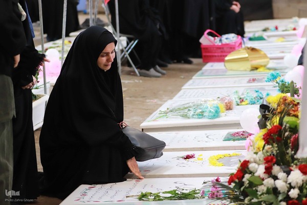 بزرگداشت روز دختر در گلزار شهدا وادی رحمت تبریز