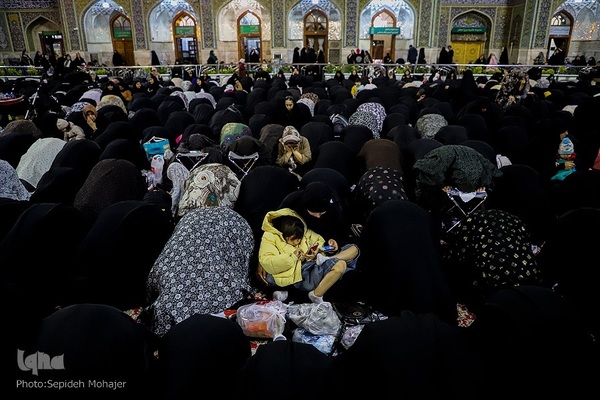 حرم امام رضا(ع) در شب میلاد حضرت معصومه(س)