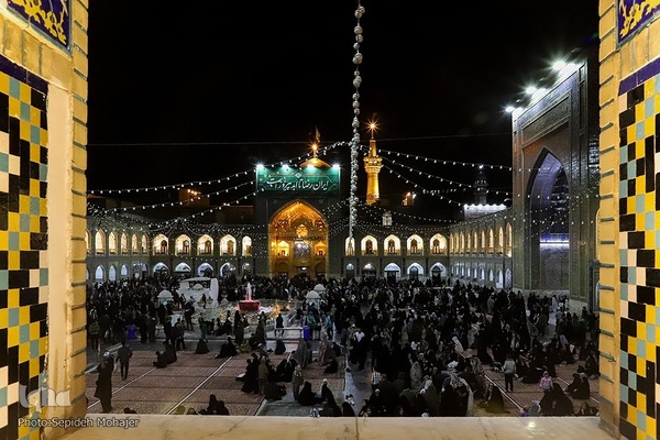 حرم امام رضا(ع) در شب میلاد حضرت معصومه(س)