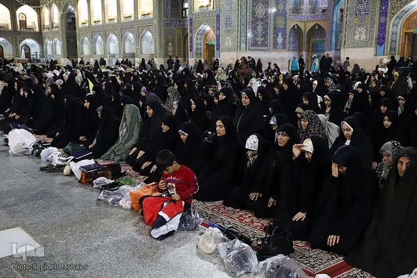 حرم امام رضا(ع) در شب میلاد حضرت معصومه(س)
