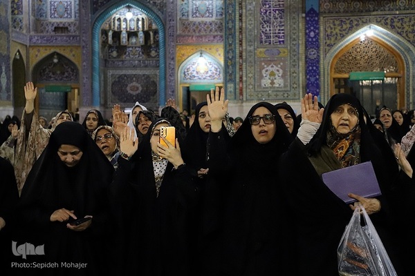 حرم امام رضا(ع) در شب میلاد حضرت معصومه(س)