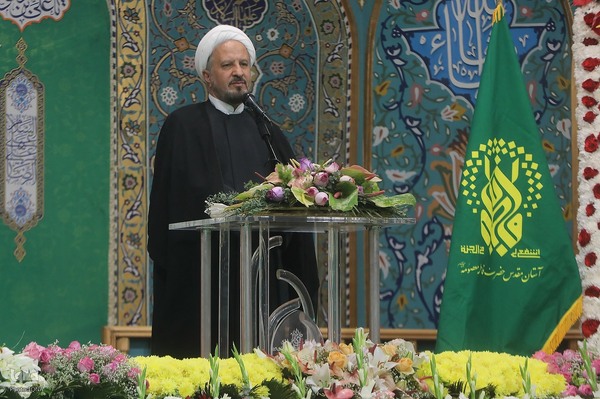 خطبه‌خوانی روز میلاد کریمه اهل بیت(س)
